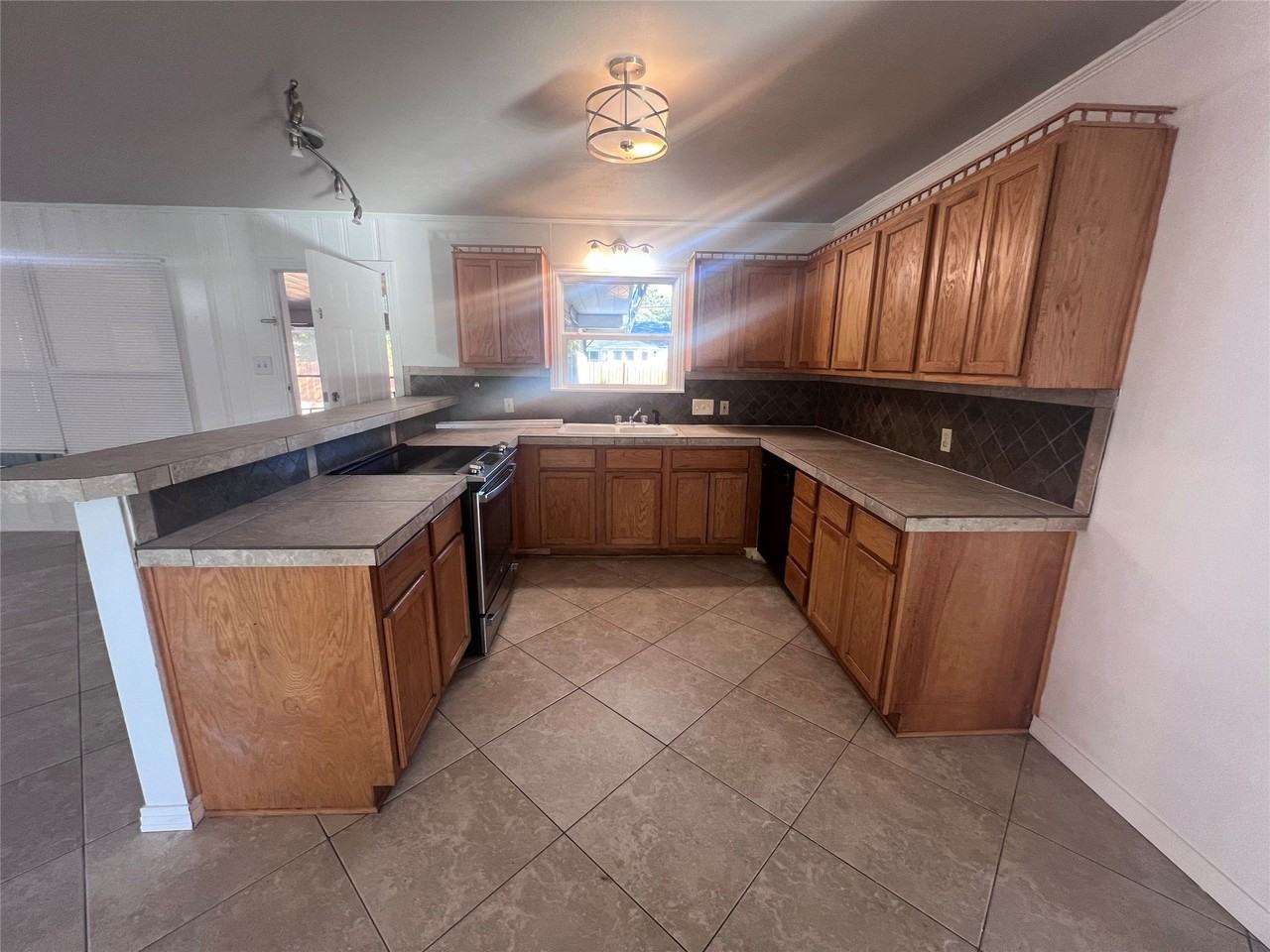 3215 Pine Ave - Photo 5 of 22