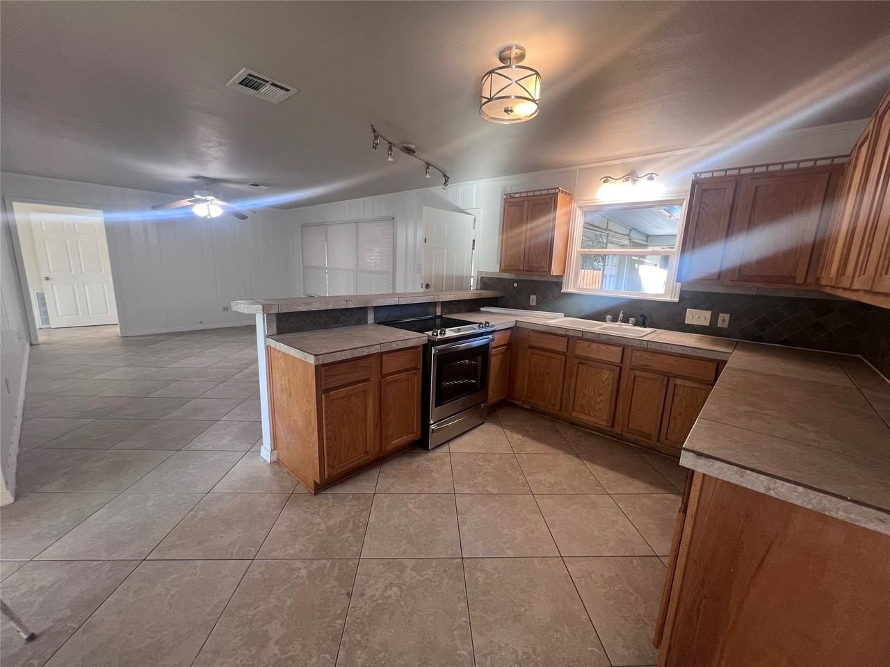 3215 Pine Ave - Photo 6 of 22