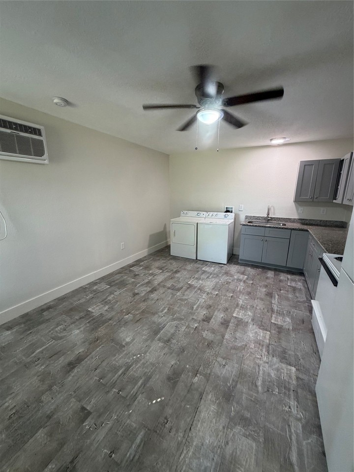 1405 Miles St #7 - Photo 3 of 10