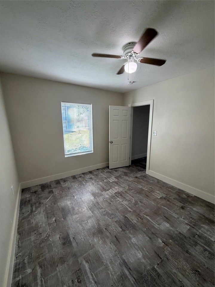 1405 Miles St #7 - Photo 5 of 10