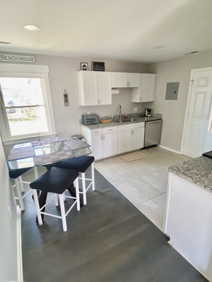2626 Dellwood Ave - Photo 3 of 9