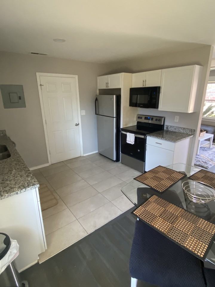 2626 Dellwood Ave - Photo 6 of 9