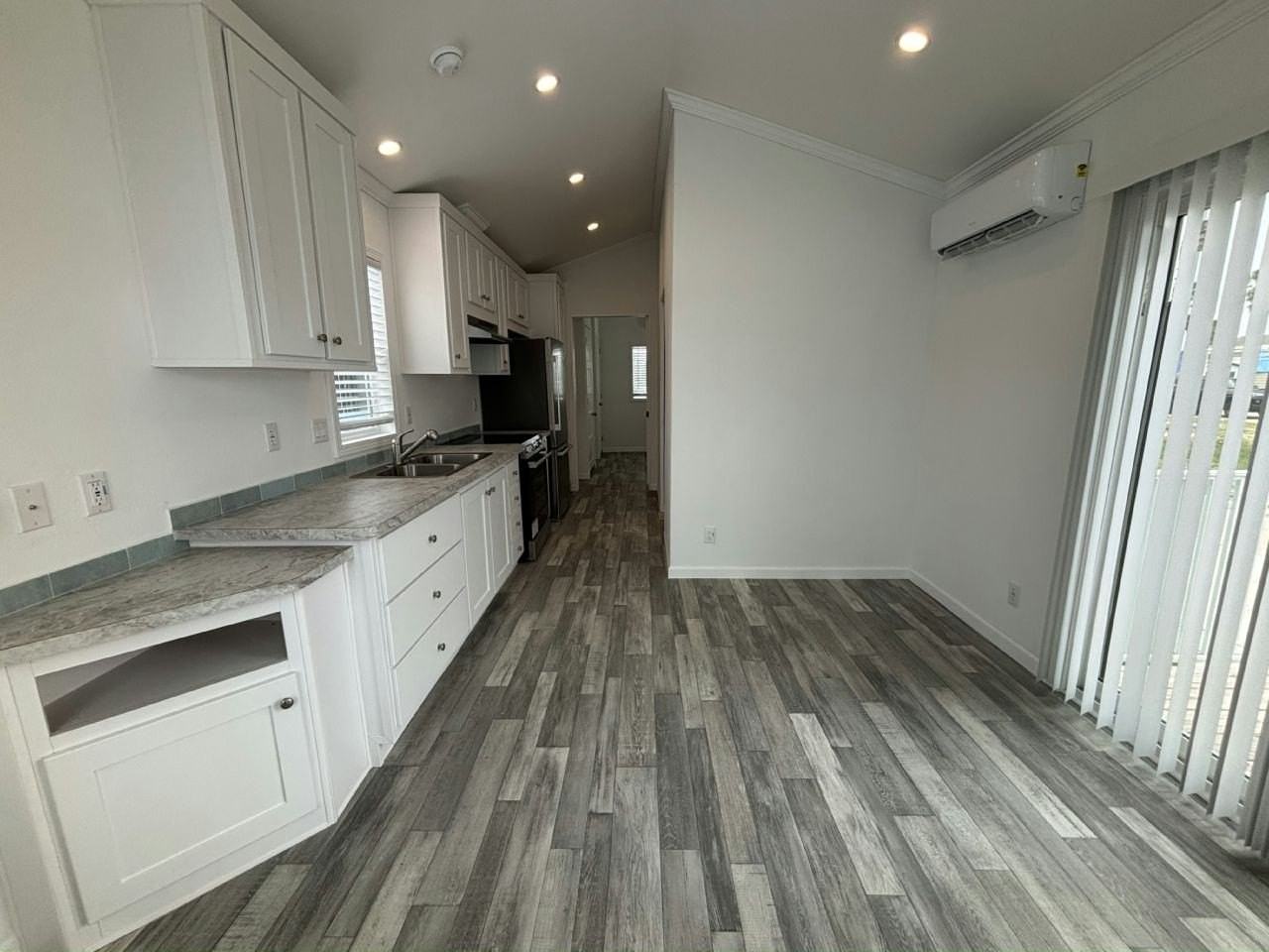 45 Connie Dr #31 - Photo 2 of 11
