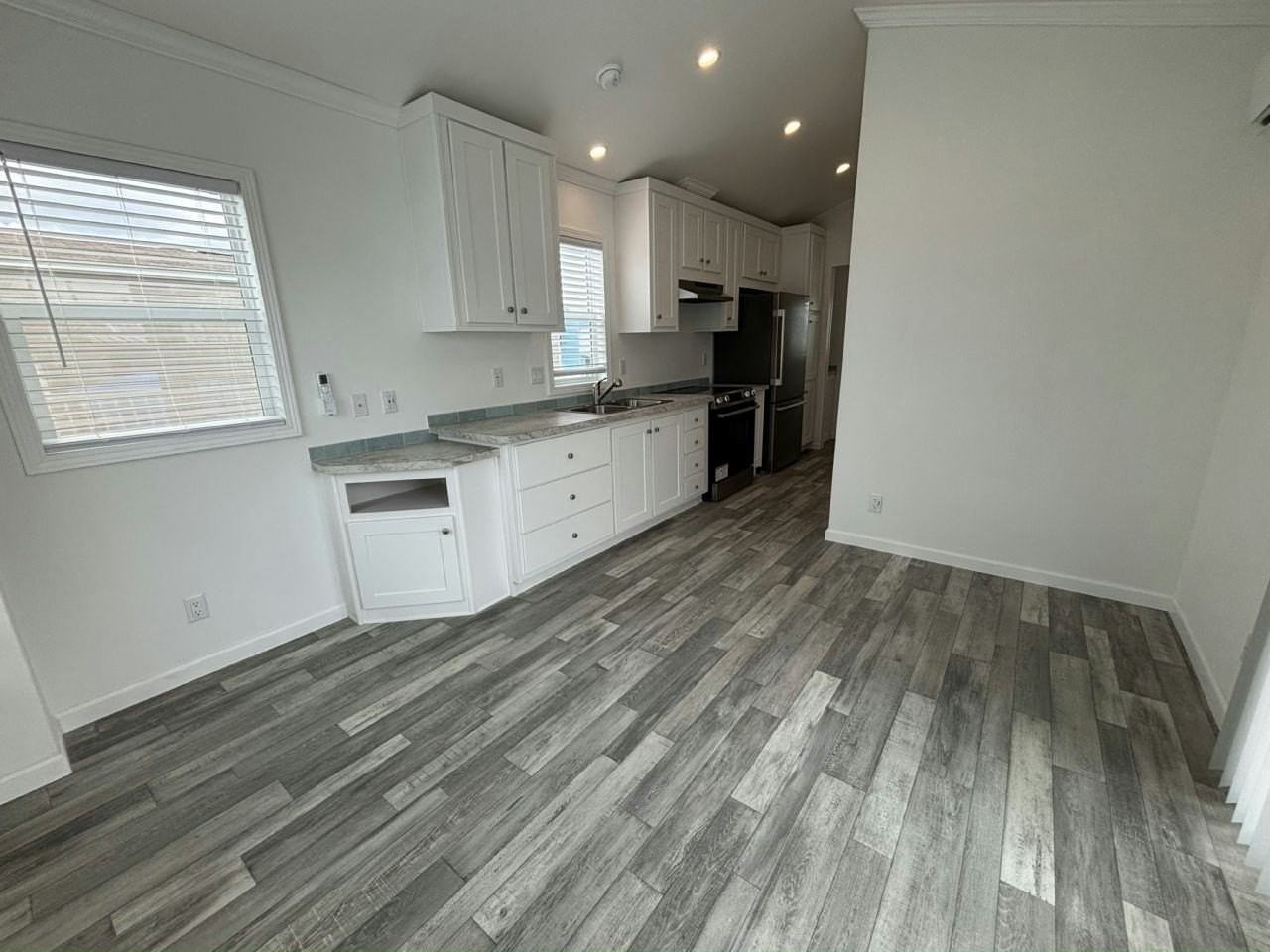 45 Connie Dr #31 - Photo 4 of 11