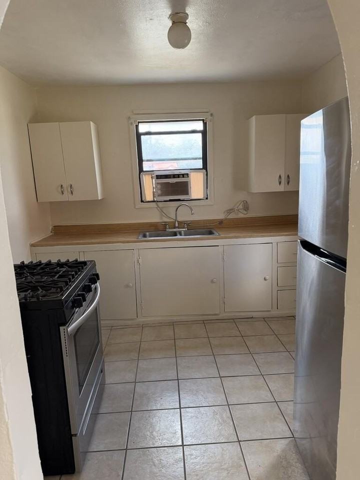 2105 N Tom Green Ave - Photo 6 of 8