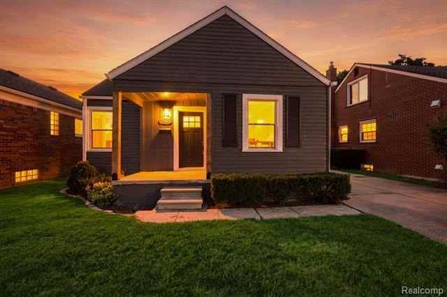 21625 Trombly St - Photo 3 of 23