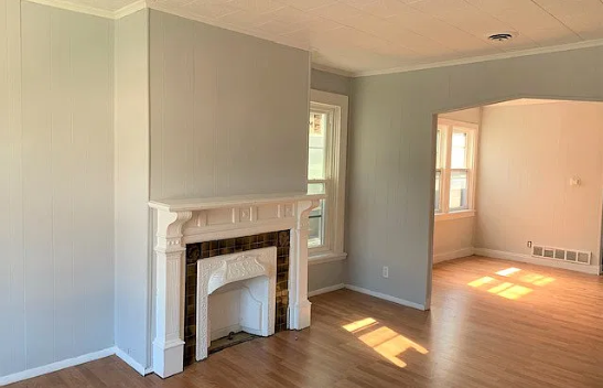 476 Niagara St #3 - Photo 2 of 2