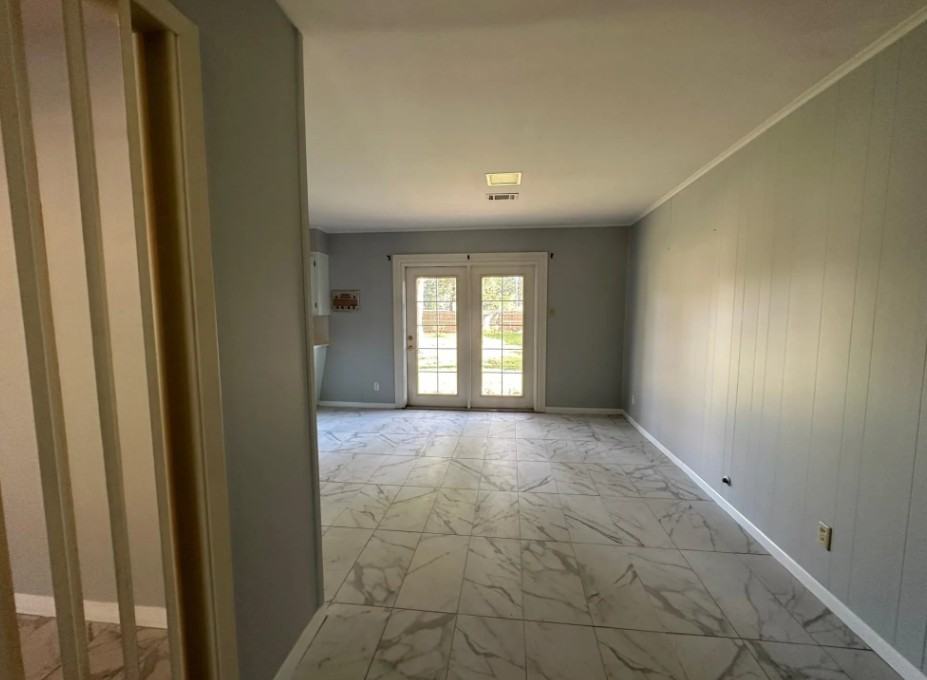 1707 Avenue E - Photo 5 of 12