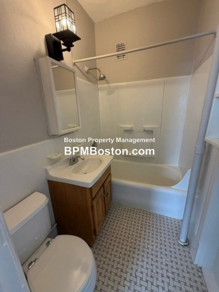 32 Chestnut St #8 - Photo 2 of 6