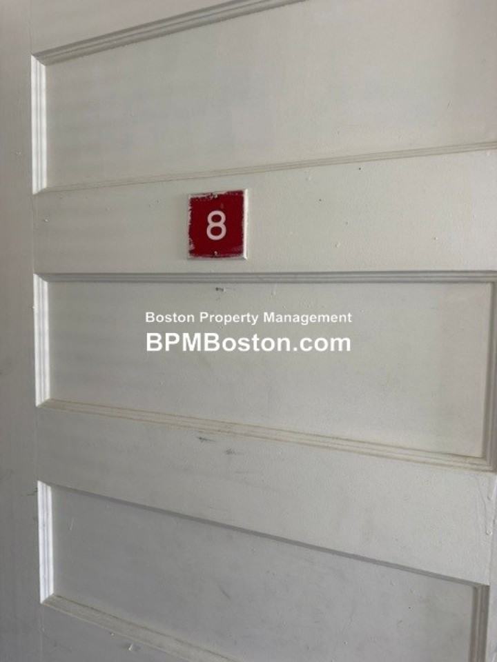 32 Chestnut St #8 - Photo 3 of 6