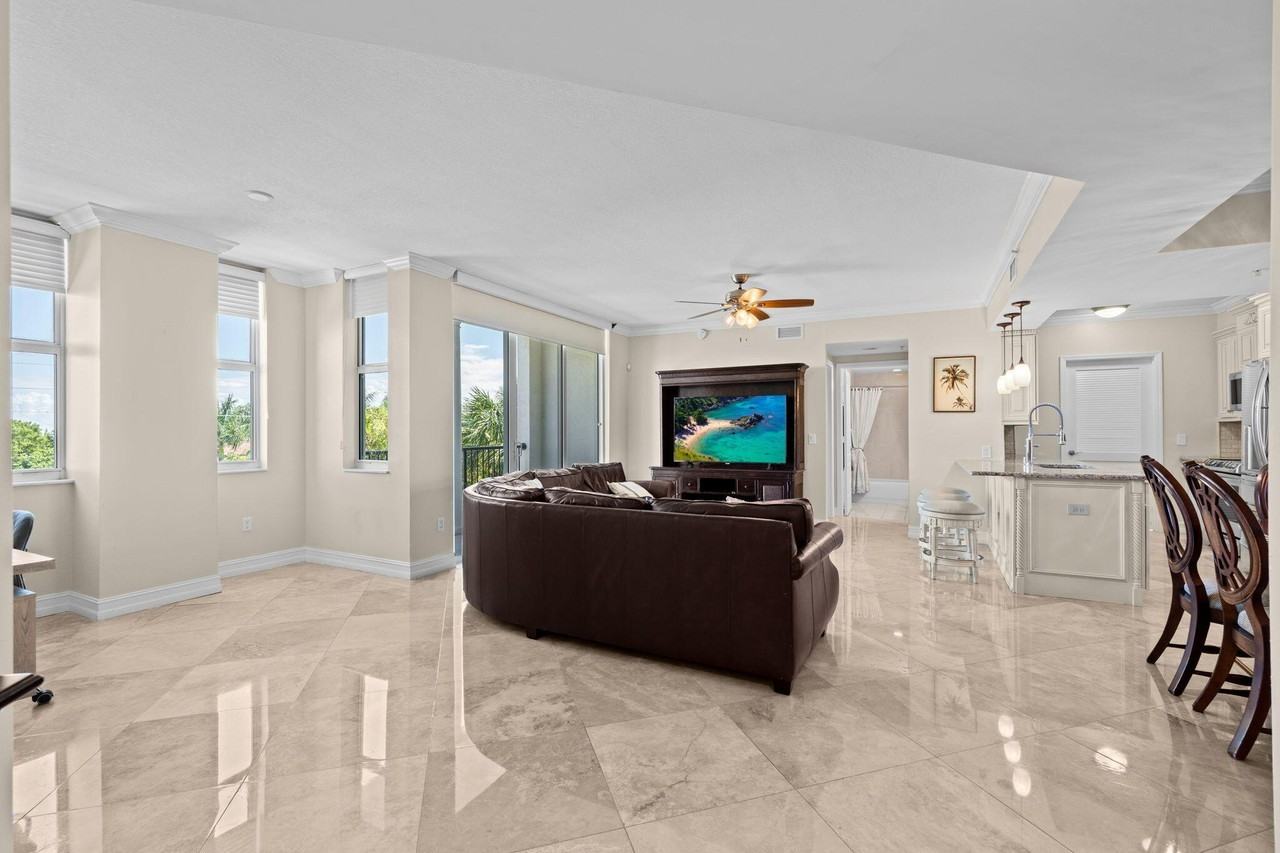 101 SE 20 Avenue #403 - Photo 4 of 36