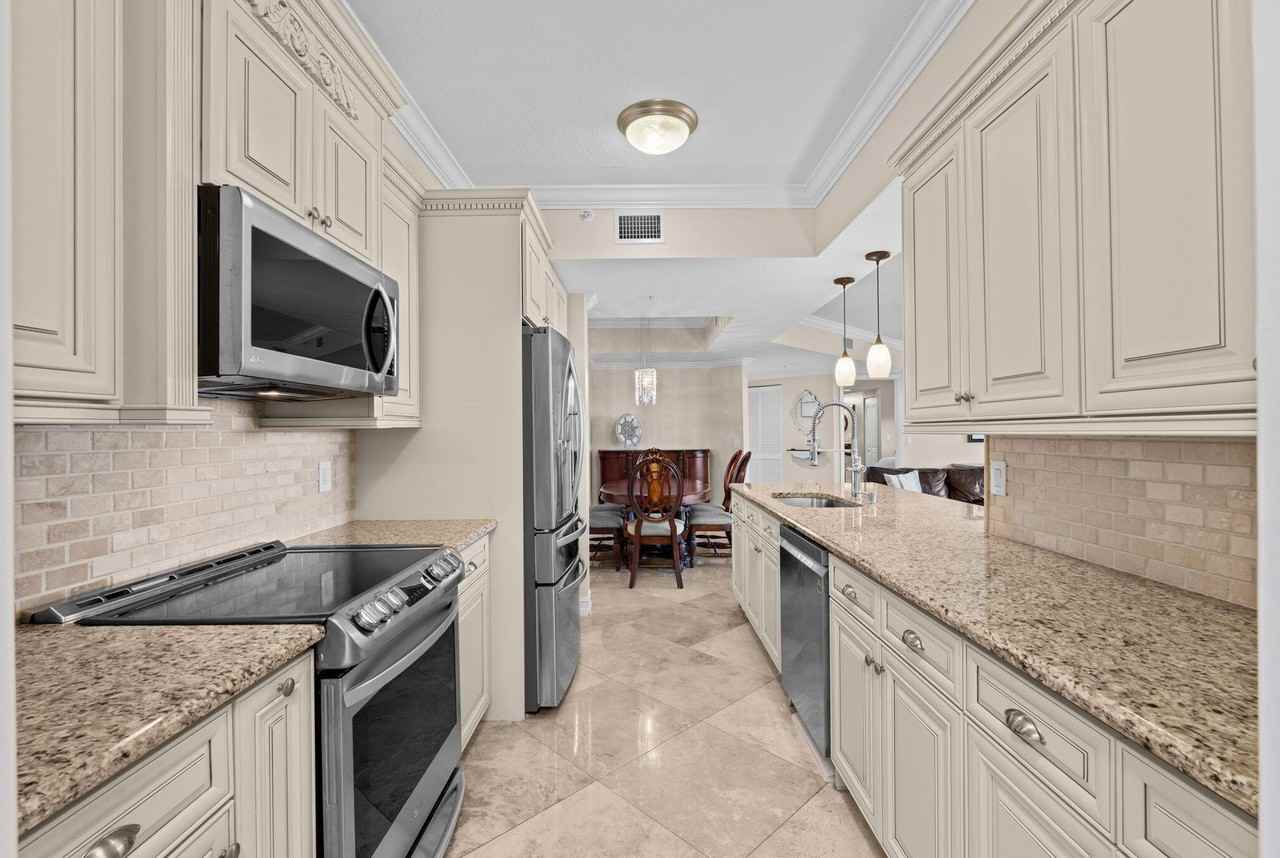 101 SE 20 Avenue #403 - Photo 7 of 36