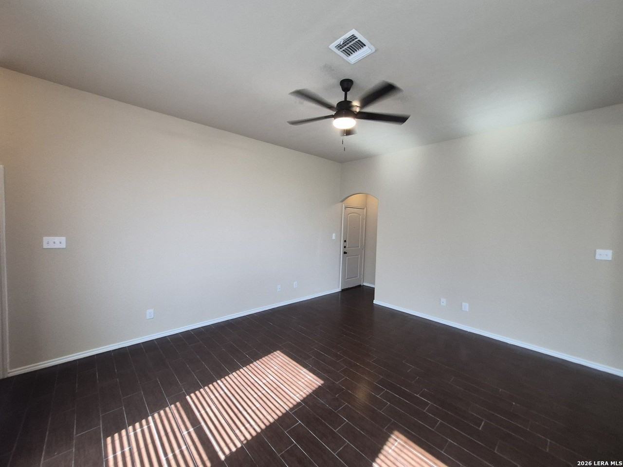522 Creekside Cir - Photo 3 of 33