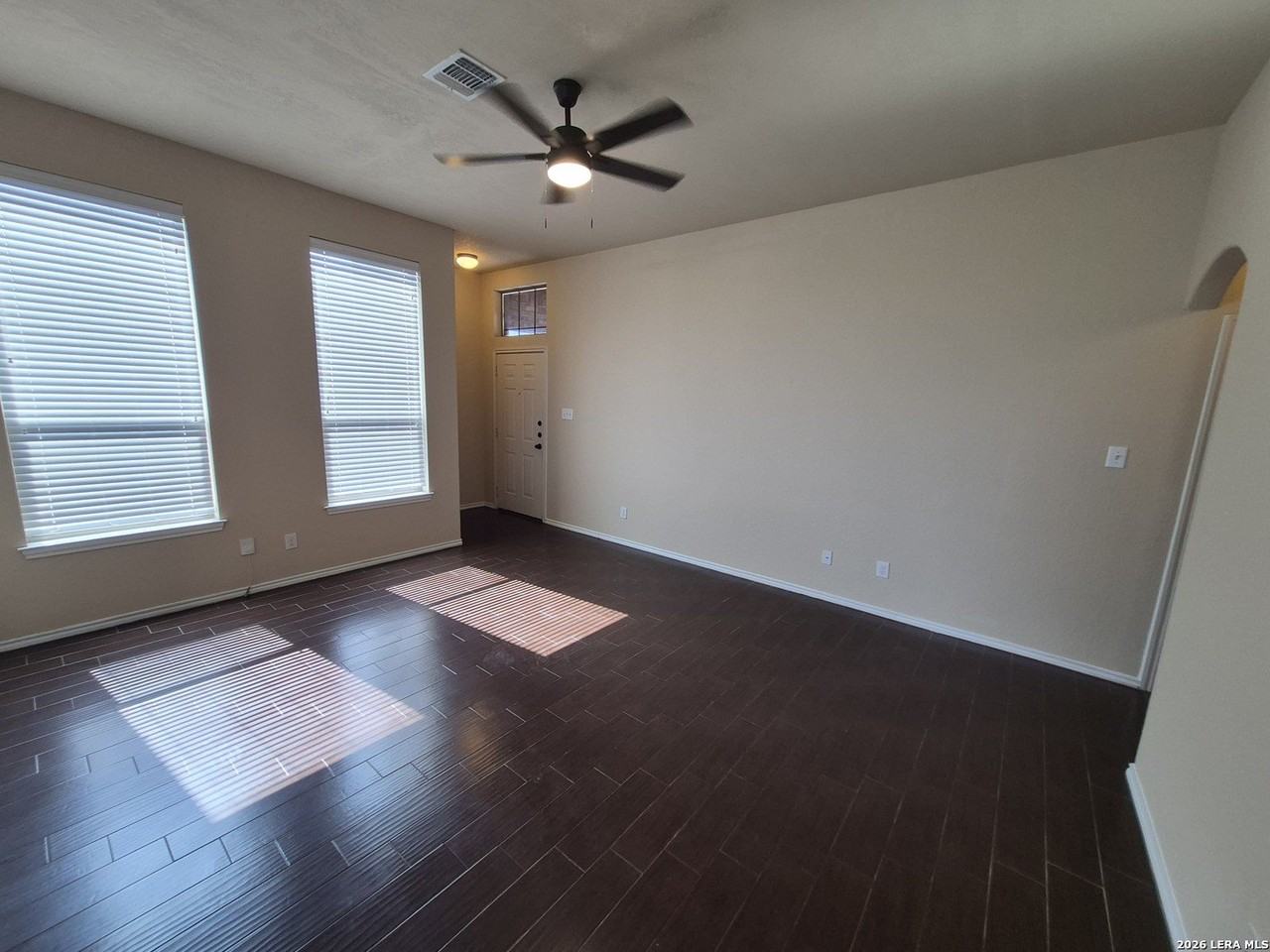 522 Creekside Cir - Photo 4 of 33