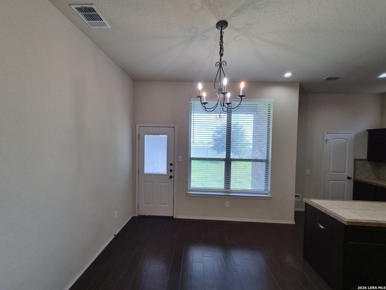 522 Creekside Cir - Photo 6 of 33