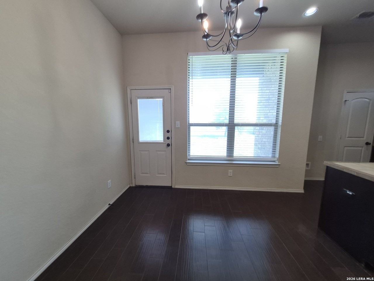 522 Creekside Cir - Photo 7 of 33