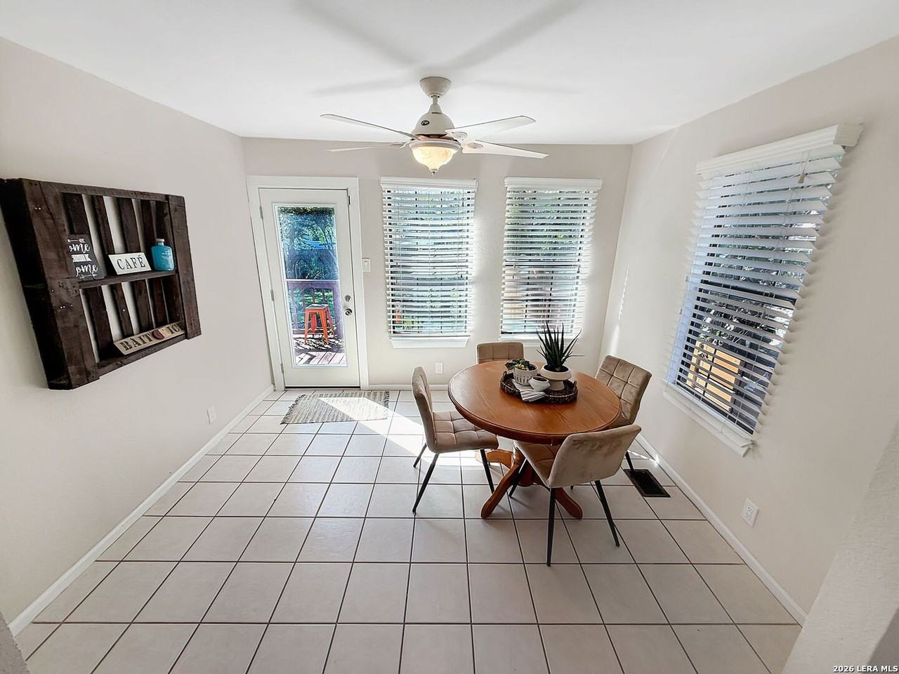 608 E Mistletoe Ave - Photo 5 of 21