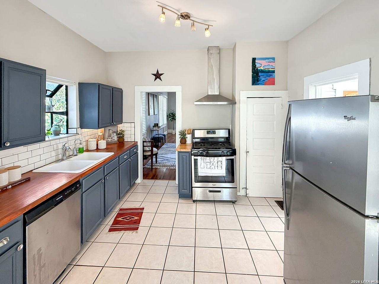 608 E Mistletoe Ave - Photo 6 of 21