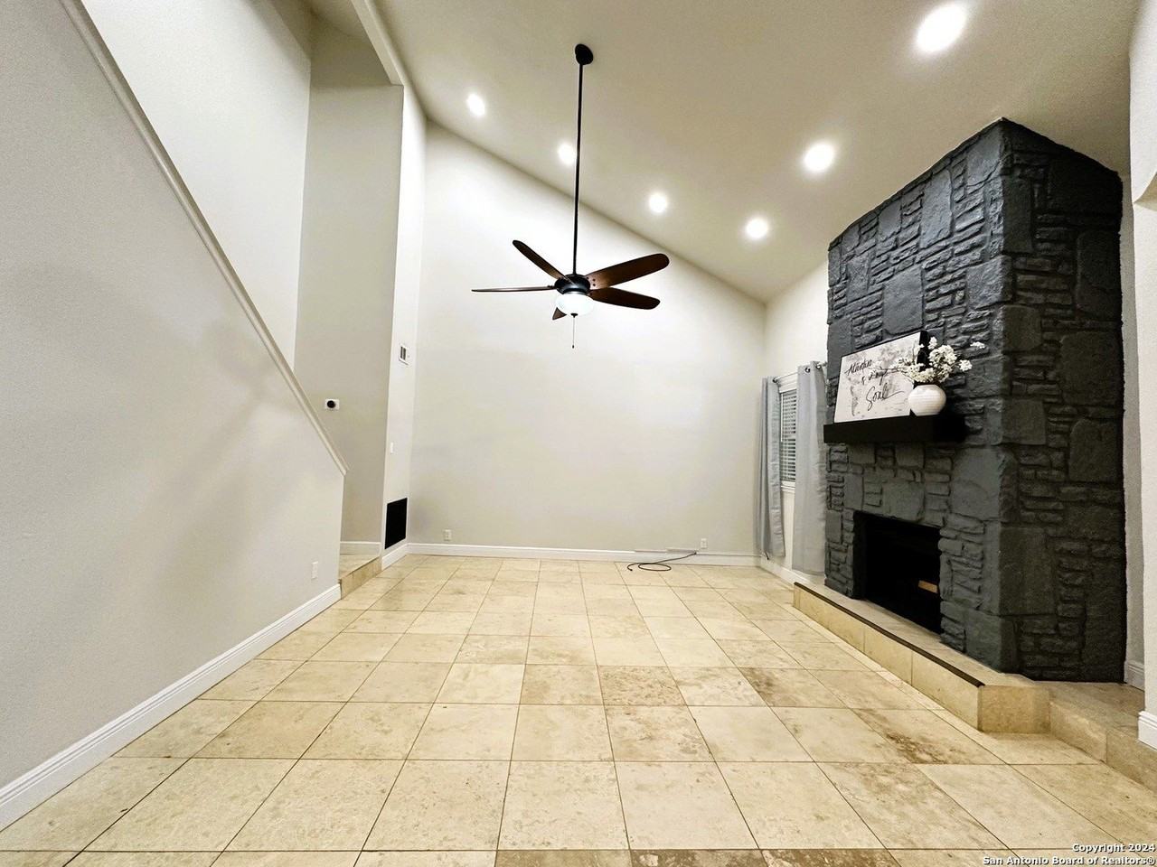 8533 Echo Creek Ln - Photo 3 of 19