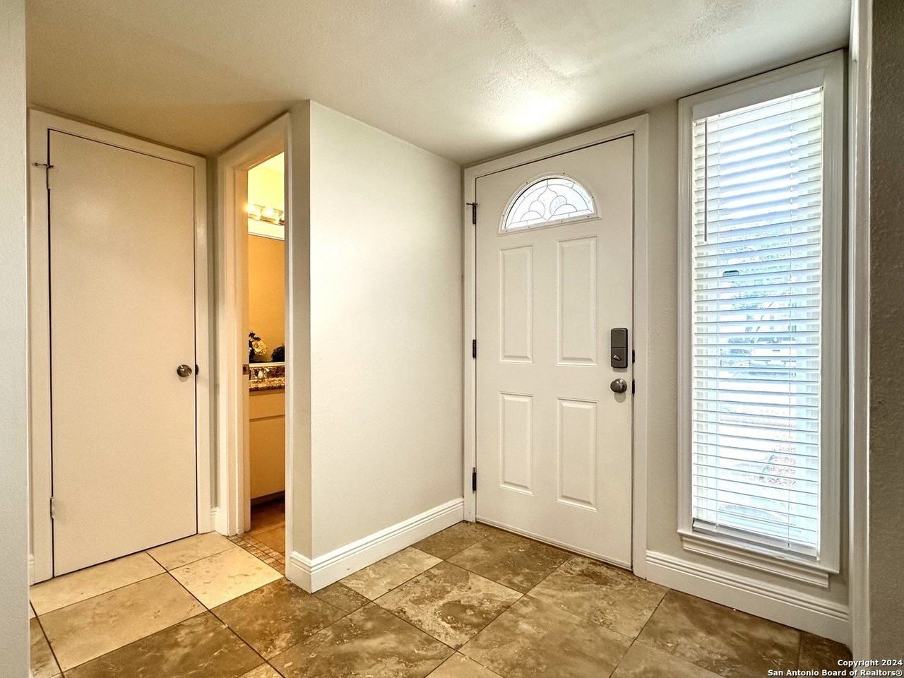 8533 Echo Creek Ln - Photo 6 of 19