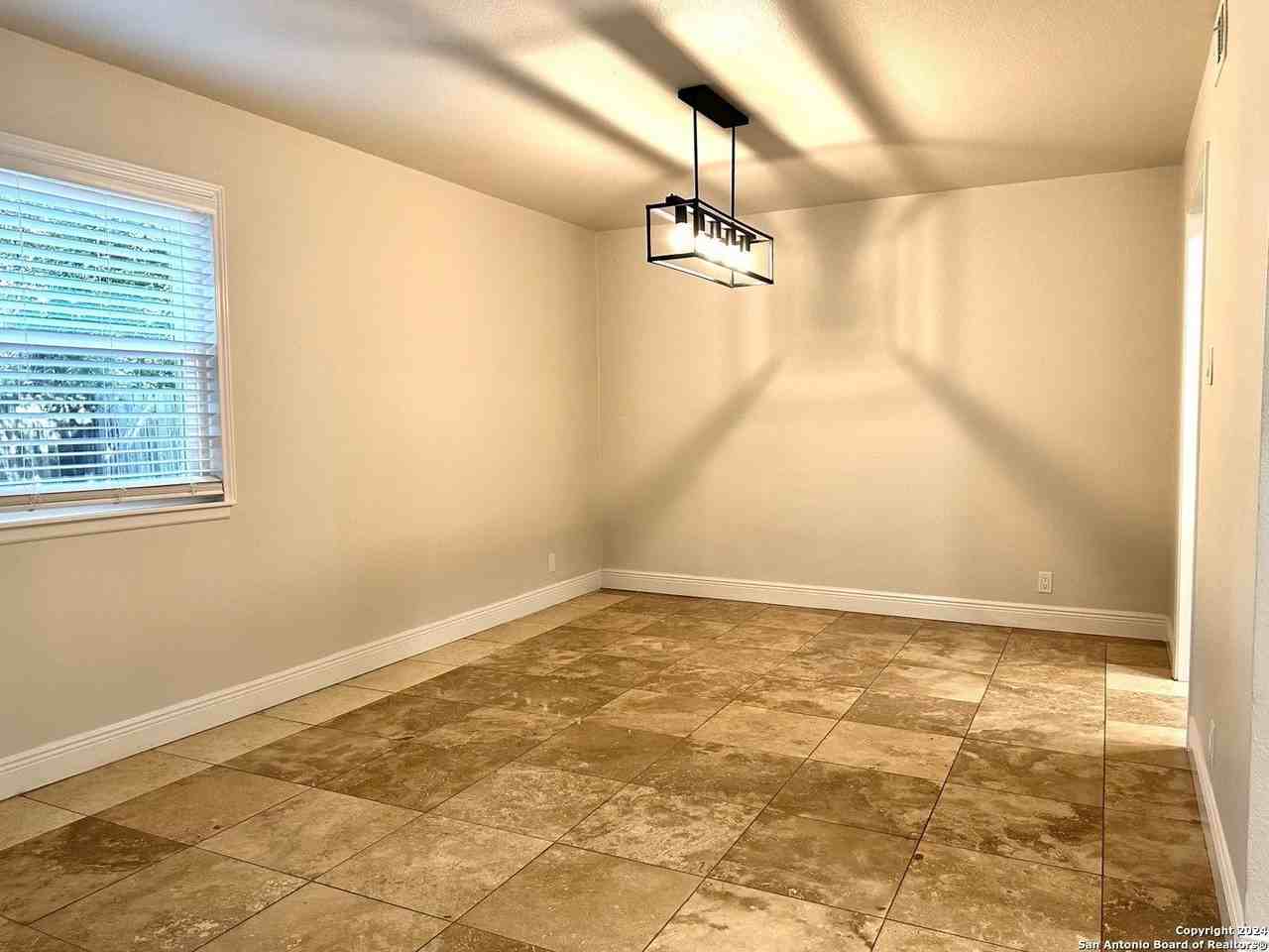 8533 Echo Creek Ln - Photo 7 of 19