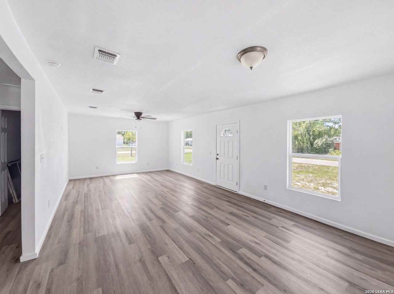 146 Darson Marie Dr - Photo 2 of 13