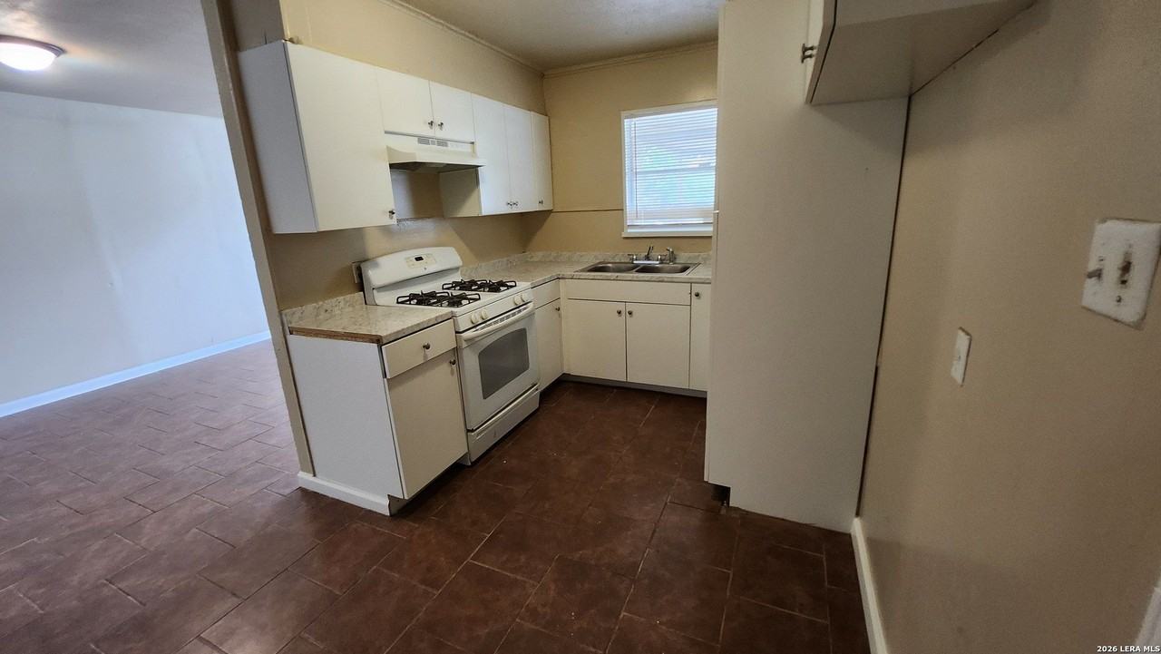 1134 San Francisco - Photo 6 of 18