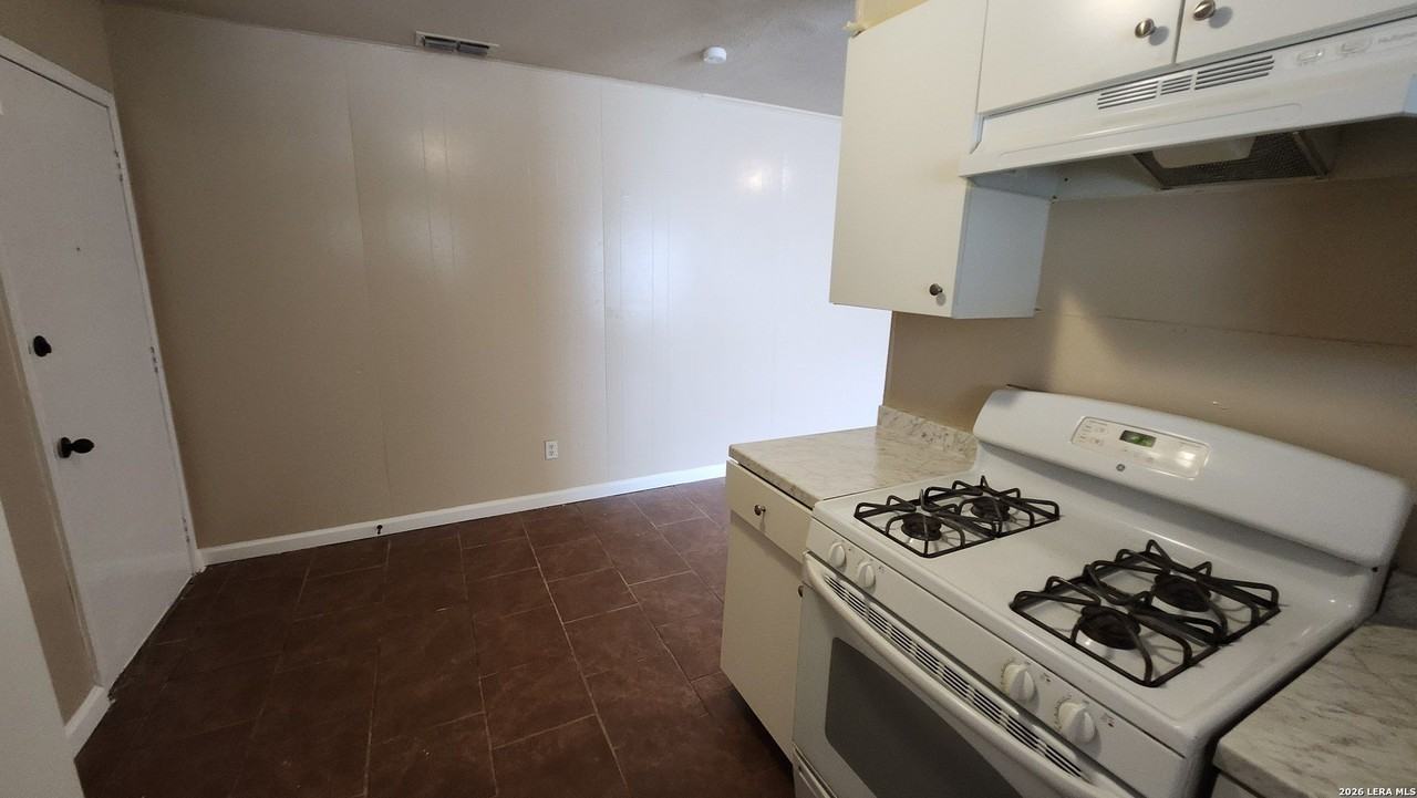 1134 San Francisco - Photo 7 of 18