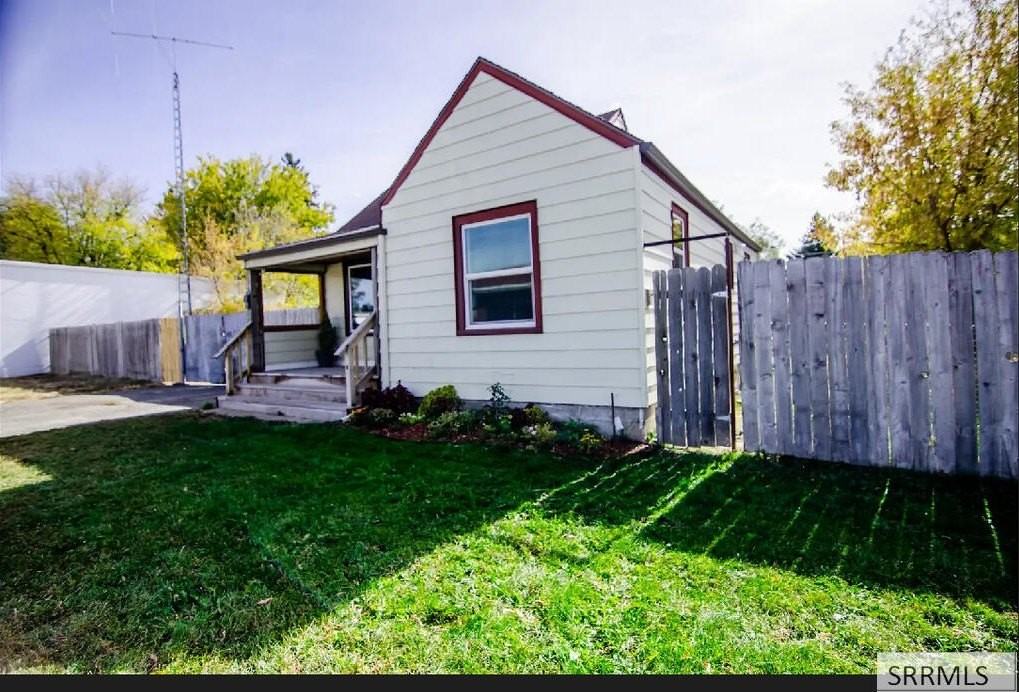 368 Garfield St - Photo 2 of 11
