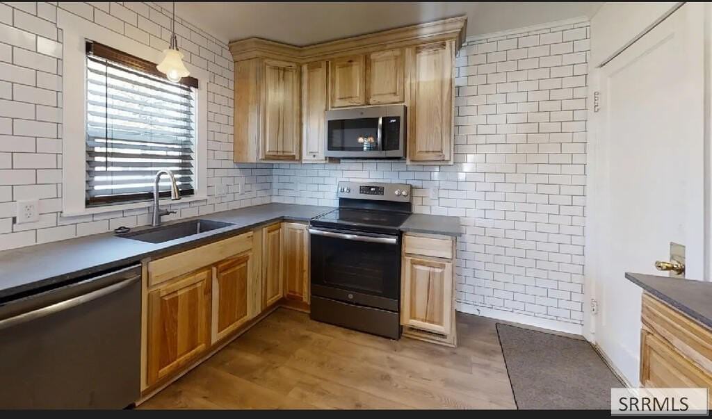 368 Garfield St - Photo 3 of 11
