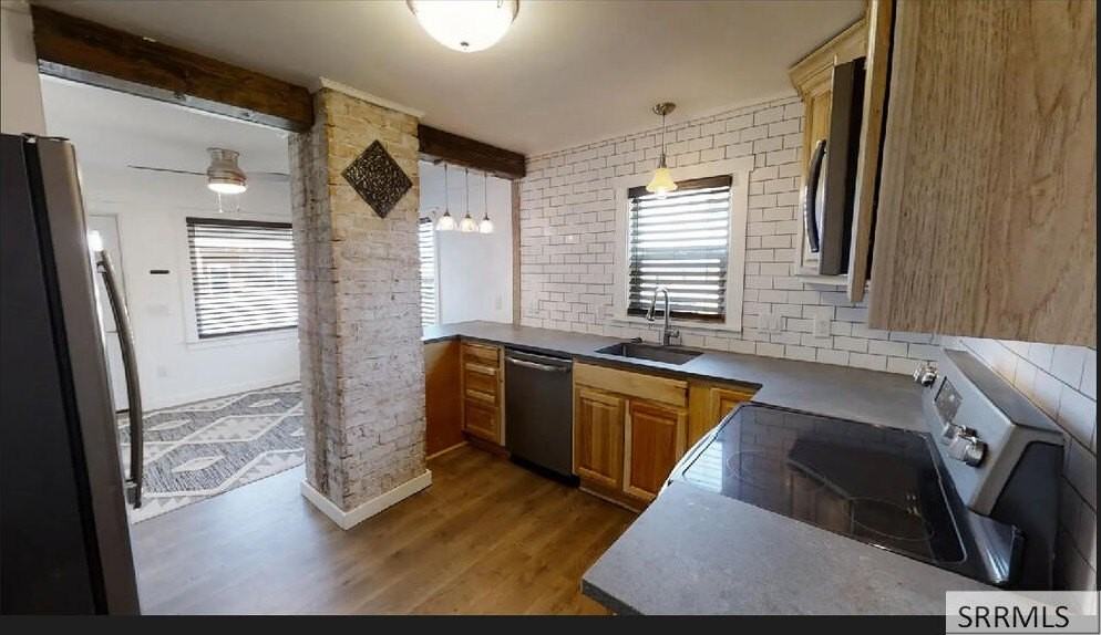 368 Garfield St - Photo 4 of 11
