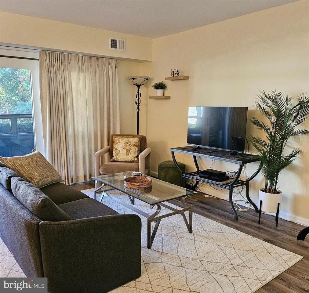 304 Forbes St Apt B - Photo 5 of 12