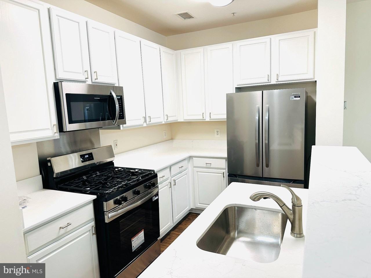 311 Cross Green St #A - Photo 5 of 17
