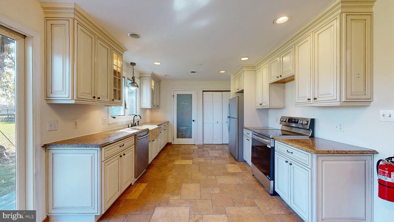 27 Reeves Station Rd - Photo 7 of 30