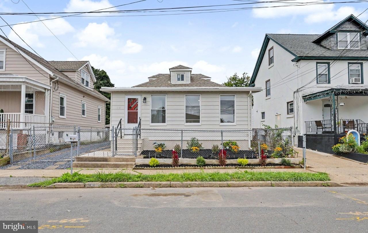 131 Hazel Ave - Photo 2 of 50