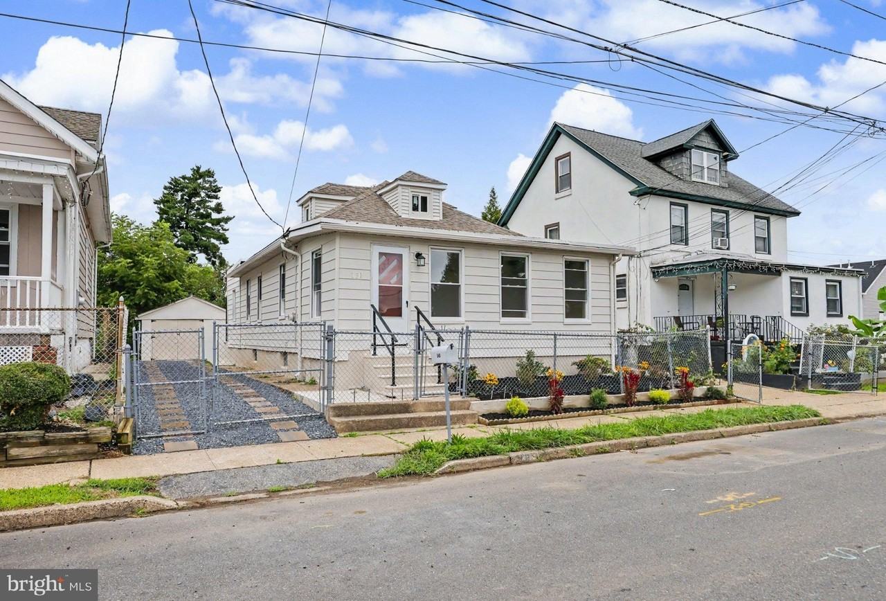 131 Hazel Ave - Photo 3 of 50