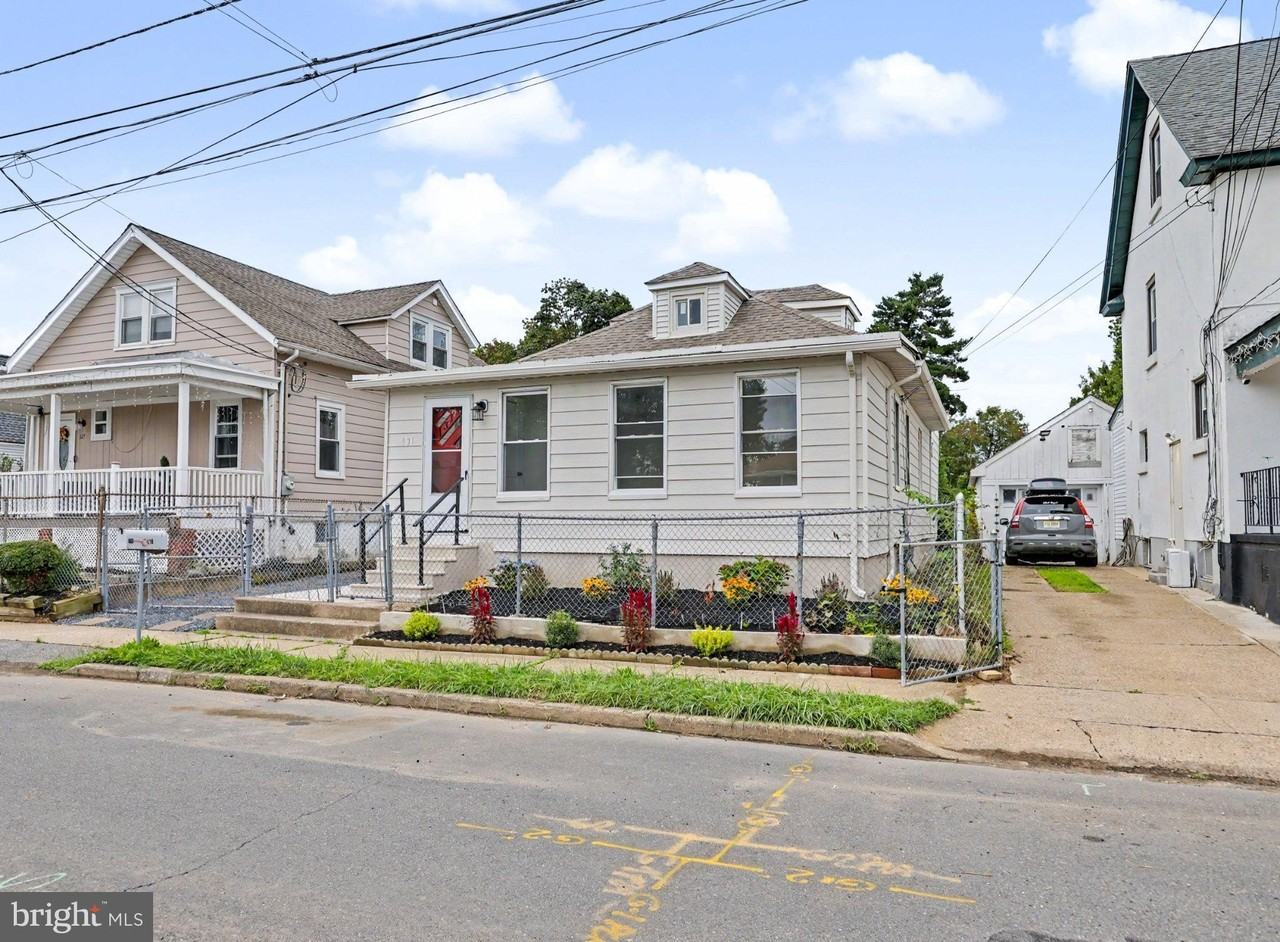 131 Hazel Ave - Photo 4 of 50