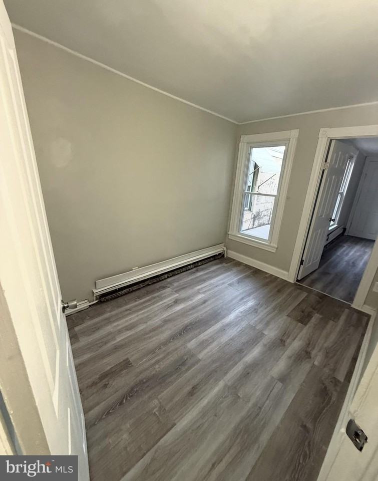 633 Clinton St - Photo 3 of 7