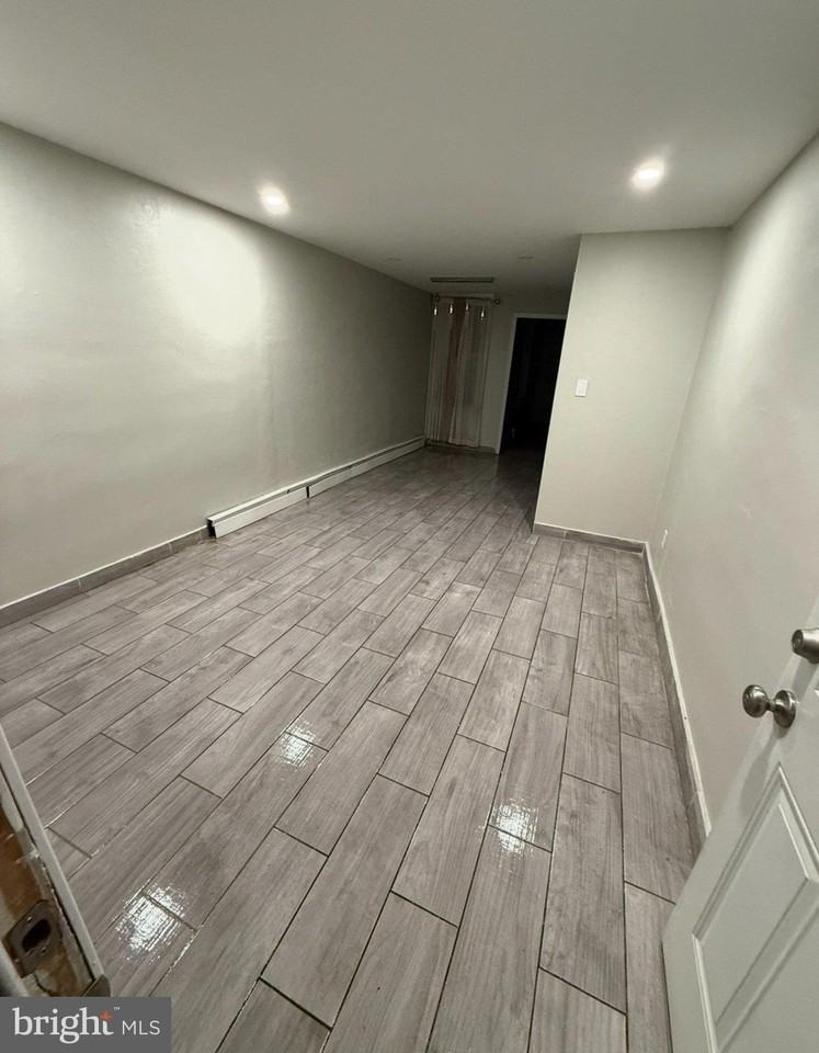 633 Clinton St - Photo 7 of 7