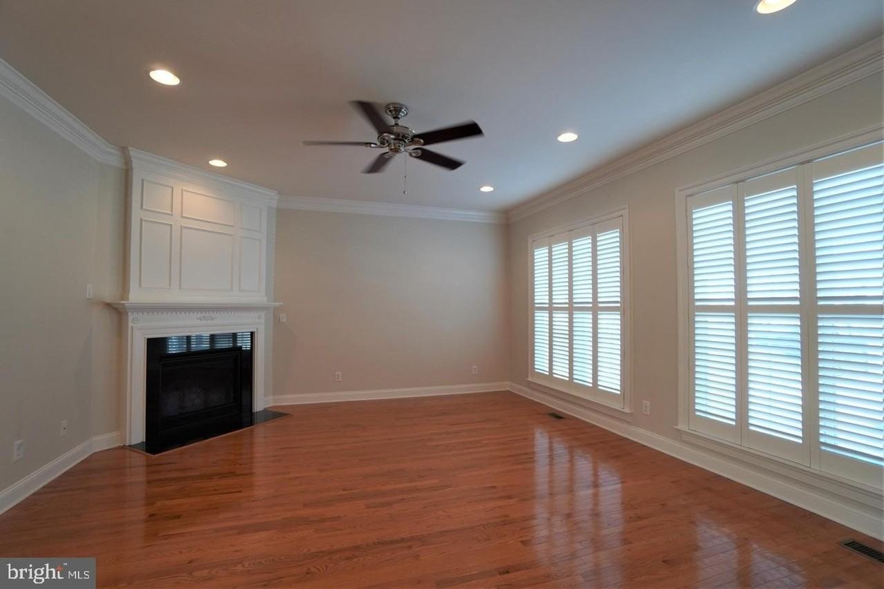 102 Bishop Dr - Photo 5 of 45
