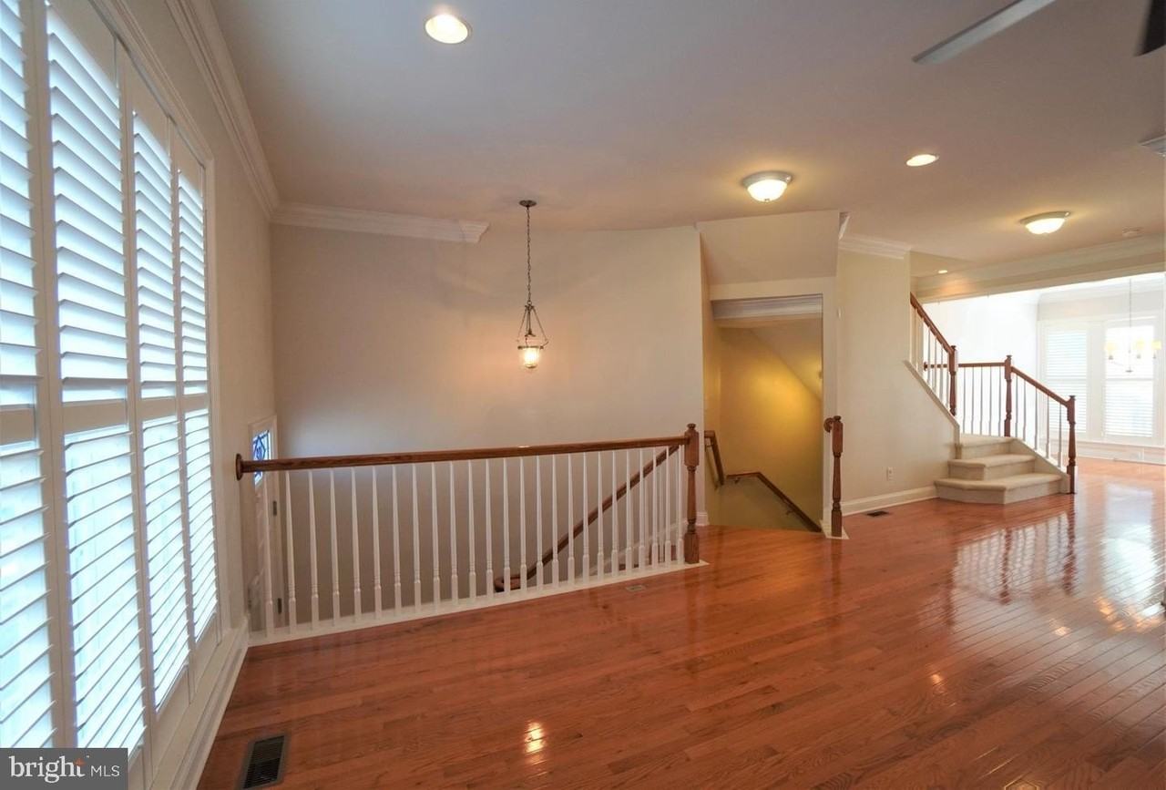 102 Bishop Dr - Photo 7 of 45
