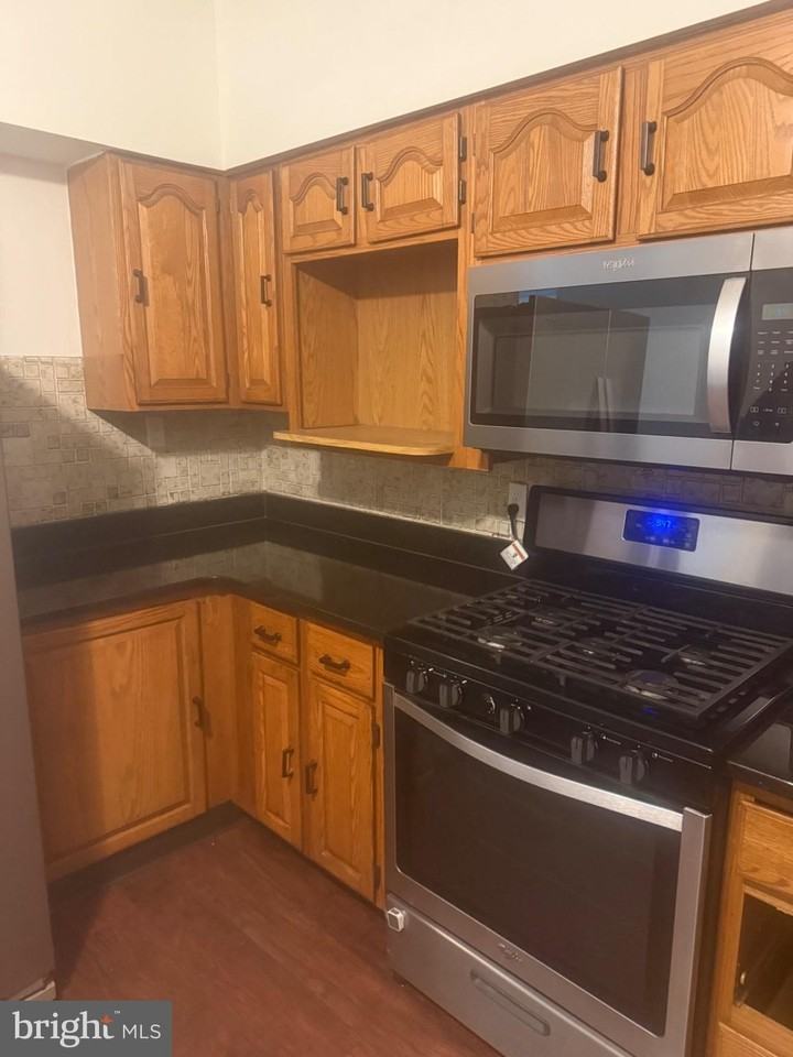 3767 Cresson St - Photo 6 of 17
