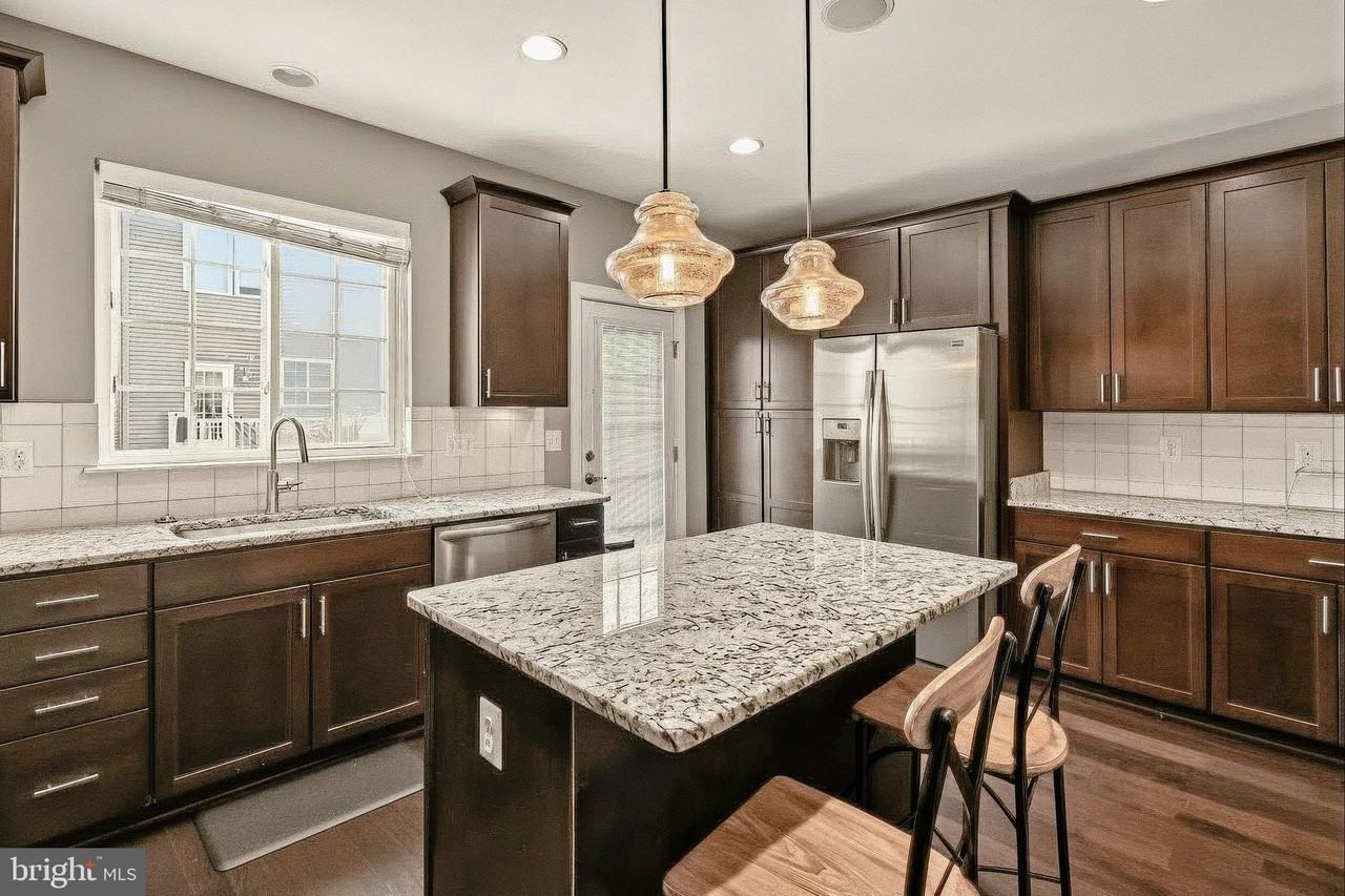 8907 Englewood Farms Dr - Photo 4 of 45