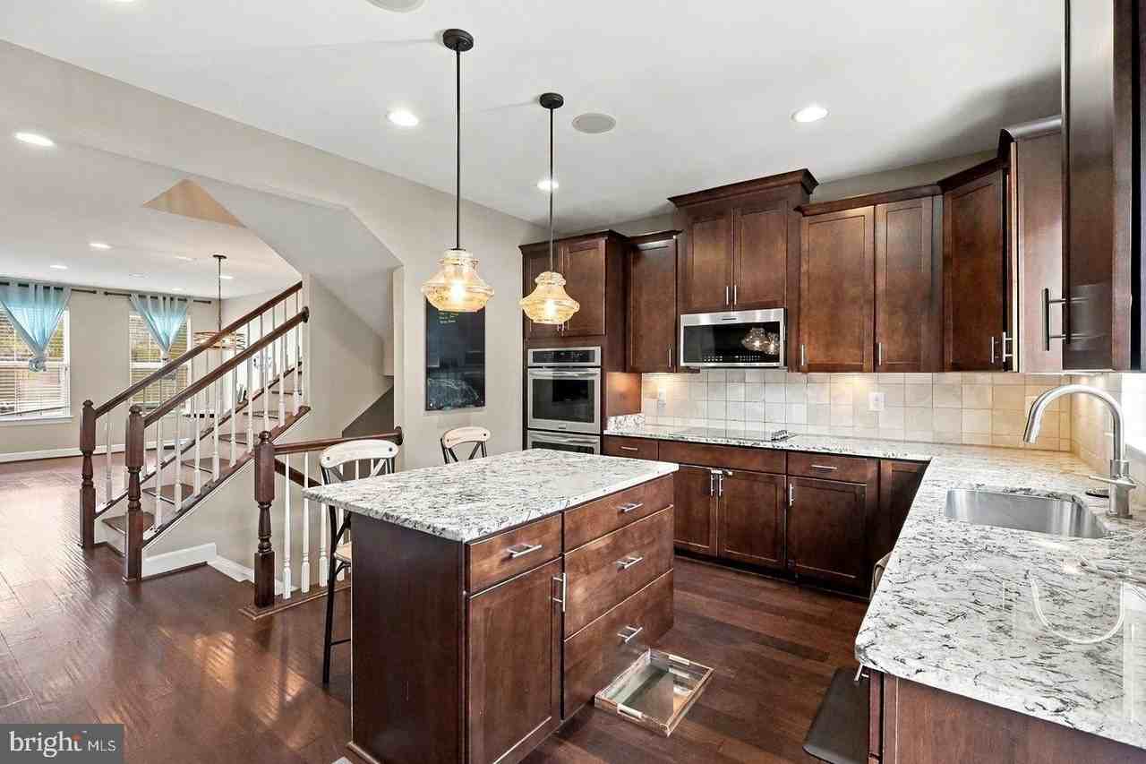 8907 Englewood Farms Dr - Photo 5 of 45