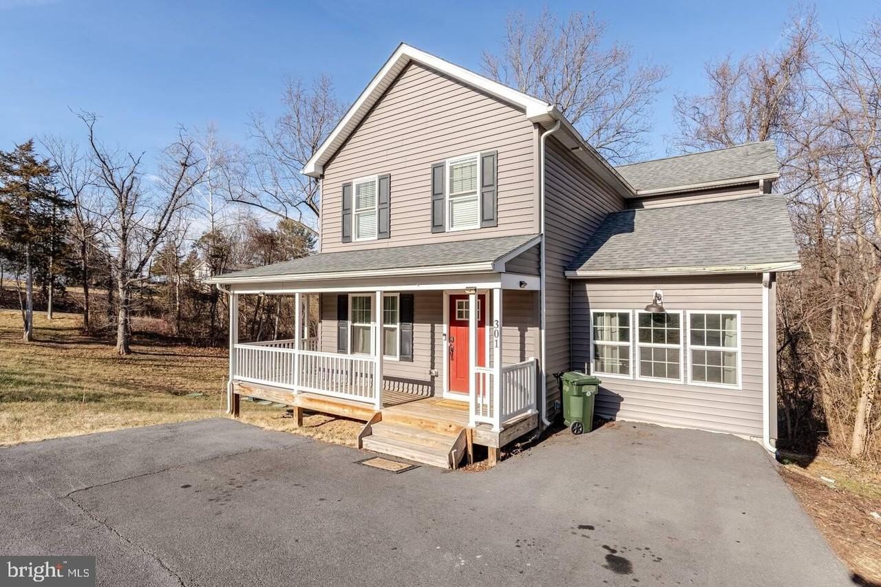 301 Rollason Dr - Photo 2 of 50