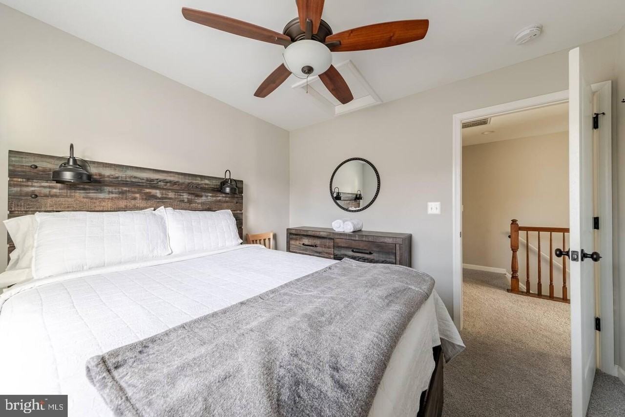301 Rollason Dr - Photo 6 of 50