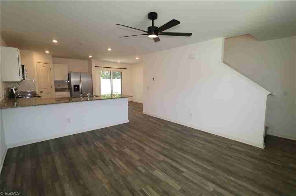 619 Whitney Rd - Photo 4 of 26