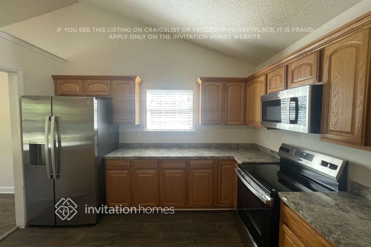 8427 Quail Hollow Dr - Photo 3 of 9