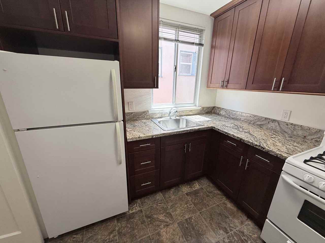 E 18th St #4 - Photo 6 of 15