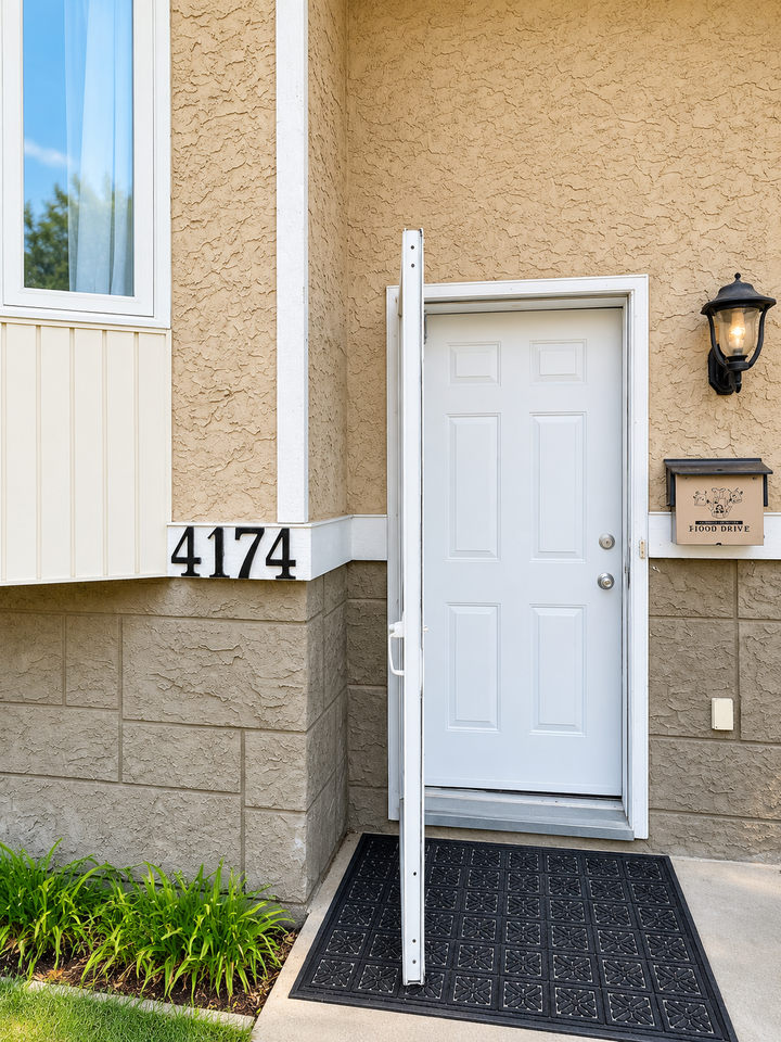 4174 28 Ave Nw - Photo 4 of 33
